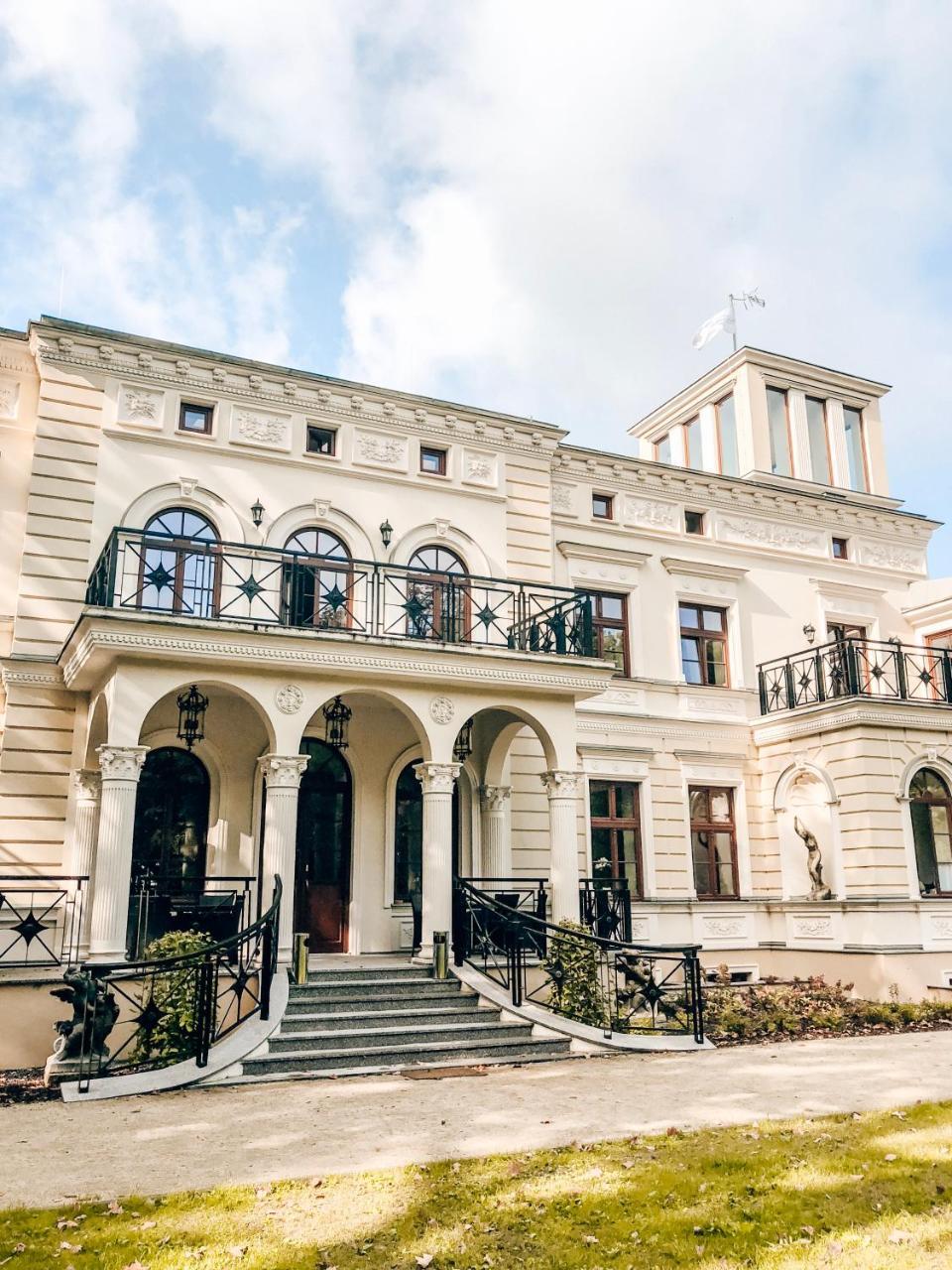 Palac Wierzbiczany Gniewkowo Exterior photo